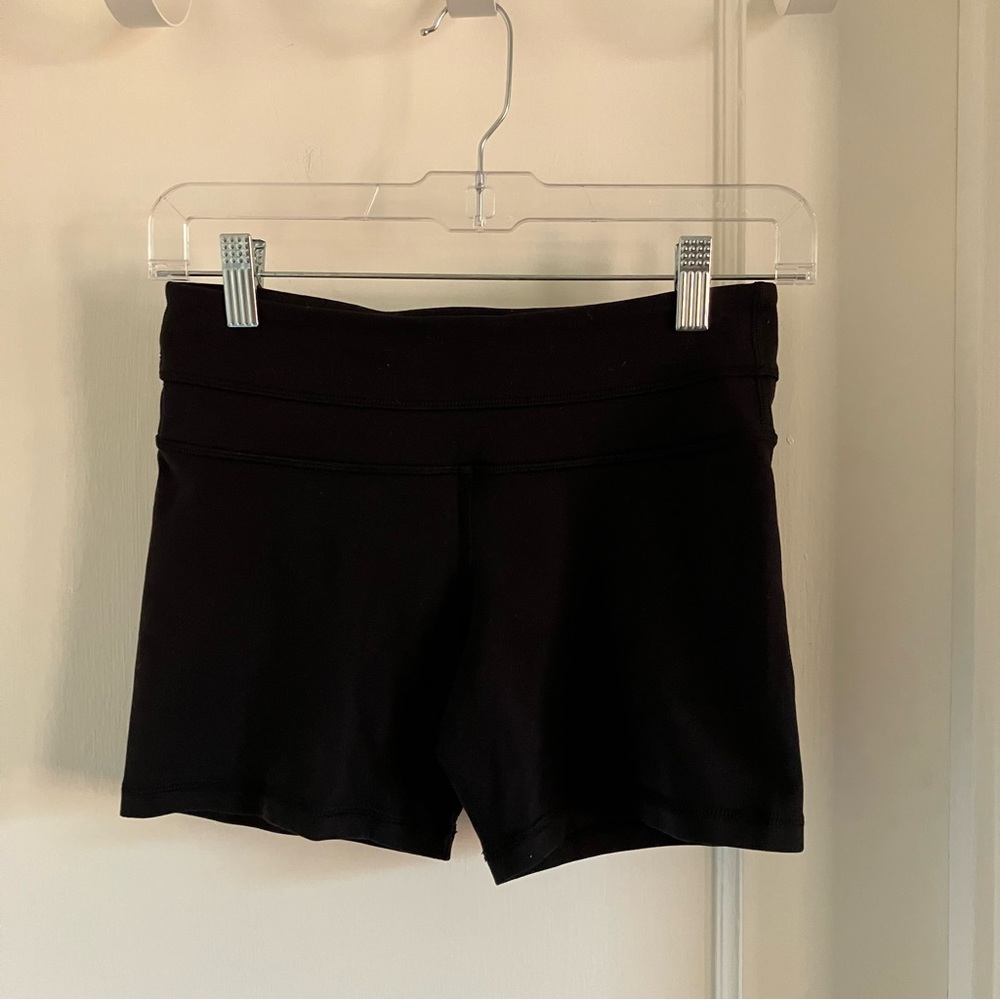 lululemon black yoga shorts